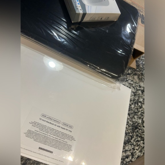 Gold  13 inch MacBook Air with Apple M1 Chip - Picture 4 of 6